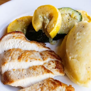 Kids Grilled Chicken Breast (d)