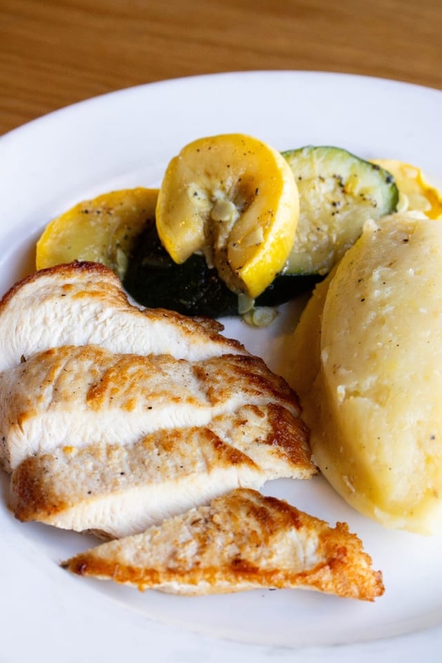 Kids Grilled Chicken Breast (D).