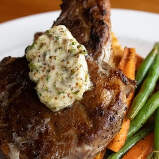 Natural Bone-in Hutterite Pork Chop (d)