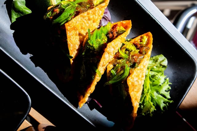 Tuna Poke Tacos (d).